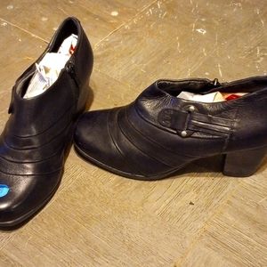 Size 7 ankle heels black